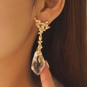 Elegant Gold Drop Earrings